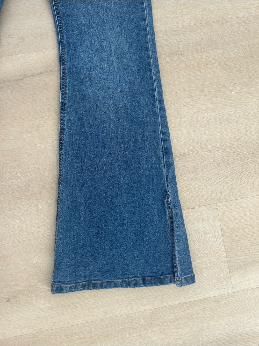 High-Rise Flared Women's Jeans in Medium Blue - Picture 4 of 8
